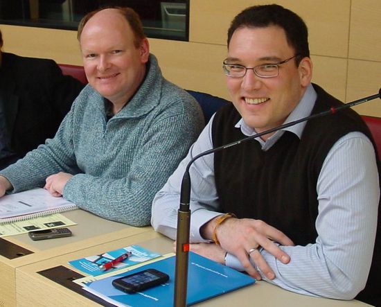 Für SPD-Kreisvorsitzenden Dr. Bernd Vilsmeier (li.) und AWV-Verbandsrat Daniel Lang (re.) aus Landau ist der schwarz-gel
