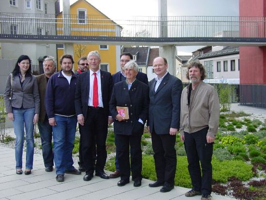 Bernhard Roos, MdL besichtigte mit dem Ortsverein die Quartiersgarage